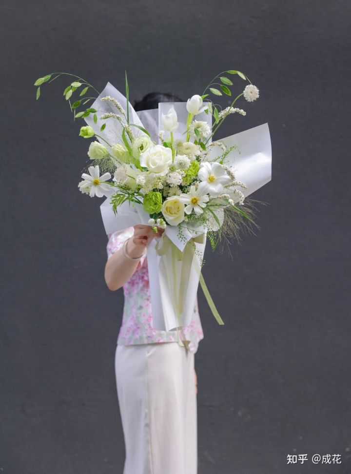 卖花包装纸选什么颜色,新手开花店怎么选择包装纸