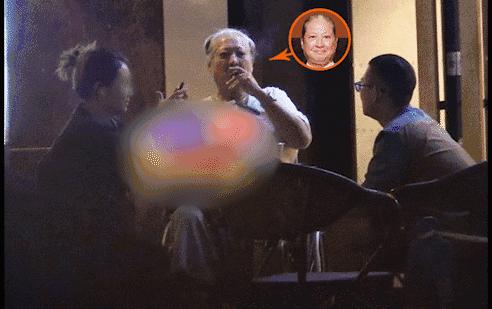 洪金宝嚣张抽烟视频,68岁洪金宝近照面部松弛显沧桑