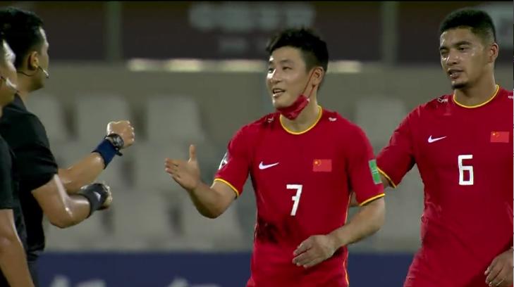 单刀破门力挽狂澜武磊,武磊力挽狂澜国足迎12强赛首胜