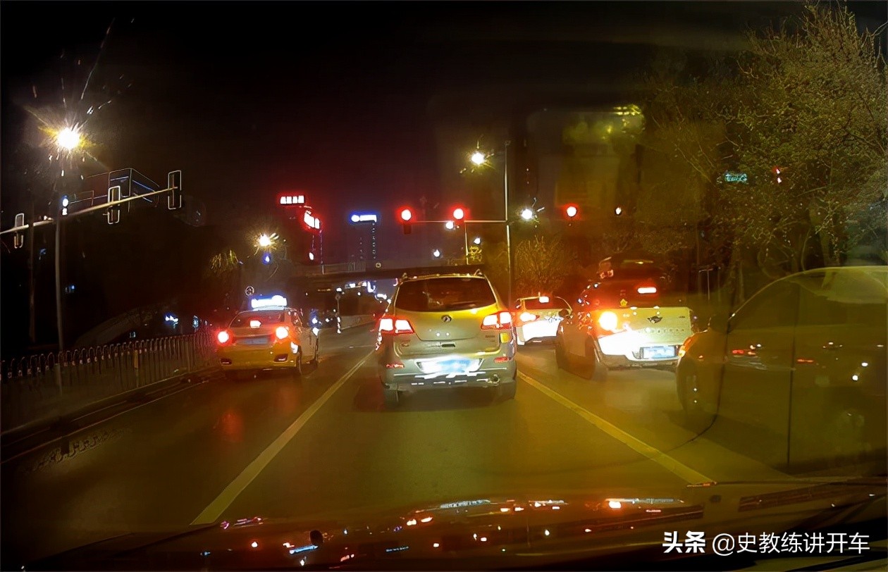 新手夜里开车看不见路线怎么办,新手夜间开车看不清路标