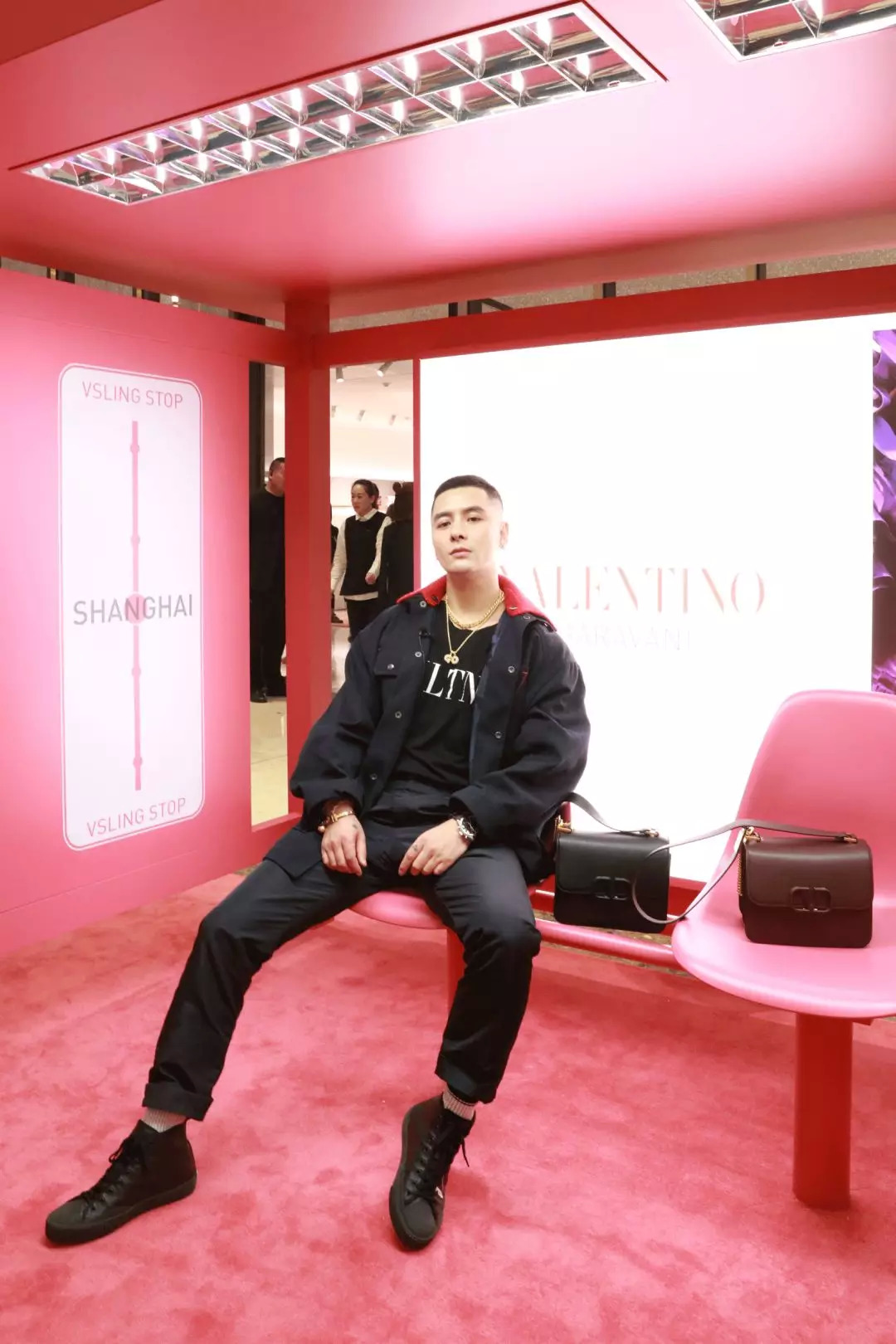 我抓住了一位资深柜员，道出了如何让你掏钱买包的秘密