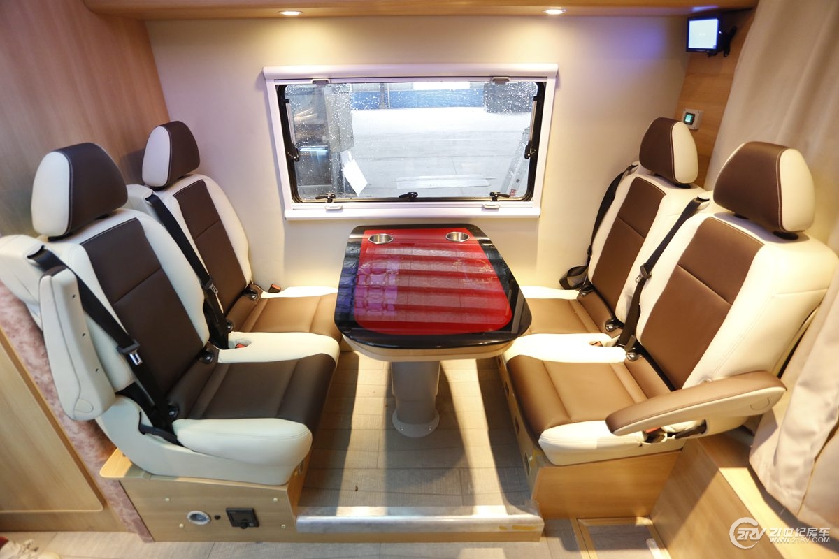 新房车大全20-30万的c型房车,轻卡房车跟c型房车的对比