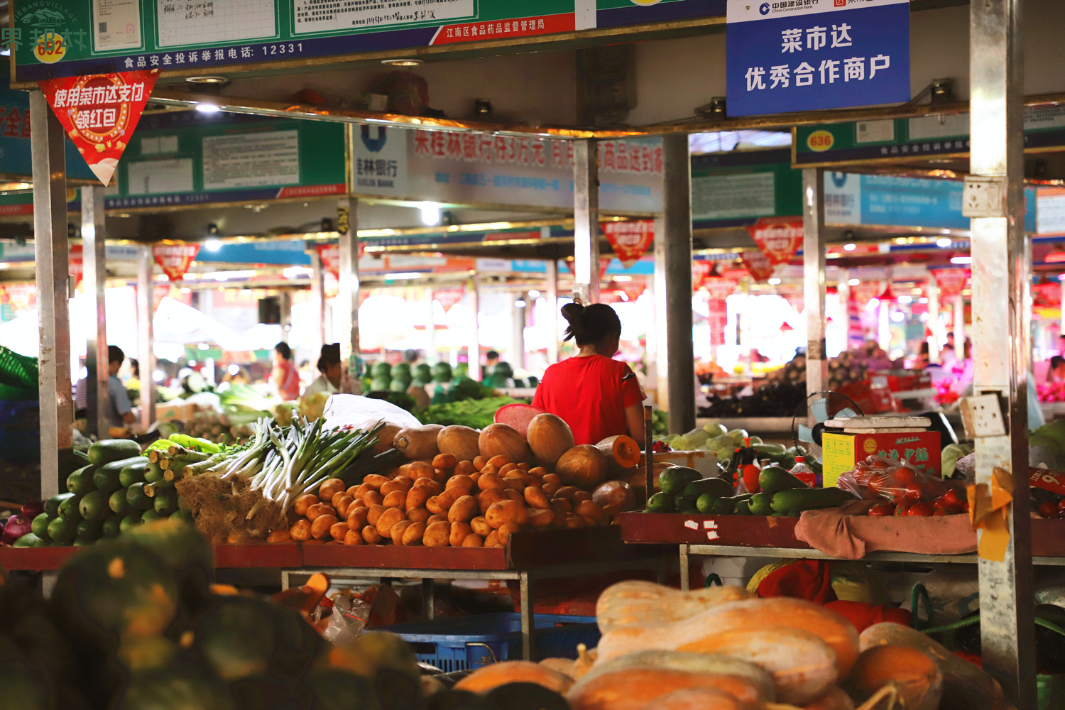 菜市场是最具人间烟火气的地方,菜市场里的人间烟火气