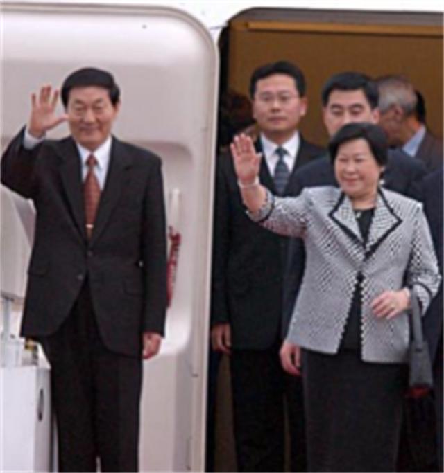 走近*镕基朱**及其家人：妻子劳安很“可爱”