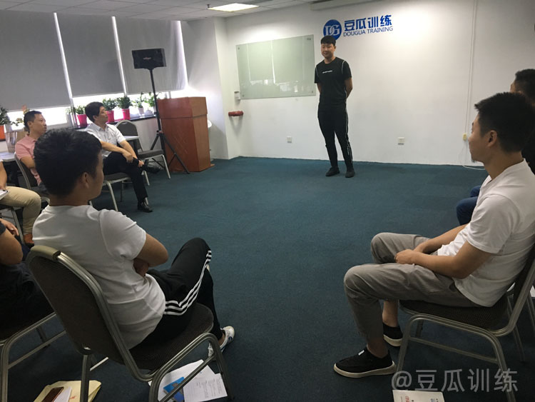 如何克服面对众人发言紧张心理,如何让孩子克服考试紧张的心理