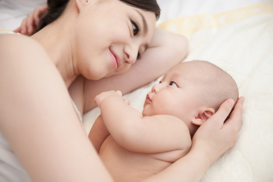 怎么判断要不要买婴儿床,婴儿床需要提前买吗