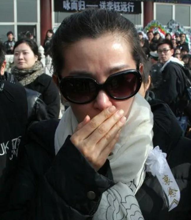 杨幂与杨紫的采访节目,微博之夜杨幂和杨紫在聊什么