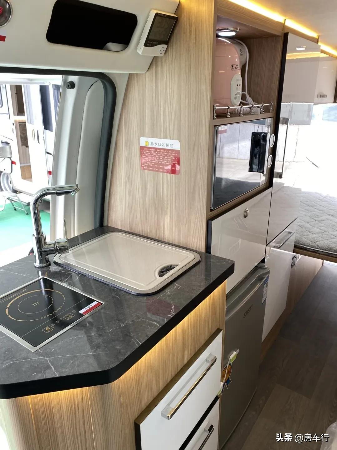 2020款福田g9加长版房车5.99米,18座福田g9二手车