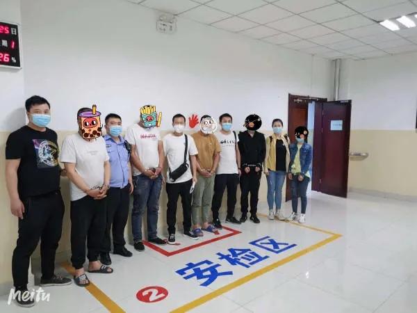 视频直击:警花抓捕女毒贩,千里追击擒主犯,方便面盒内藏端倪