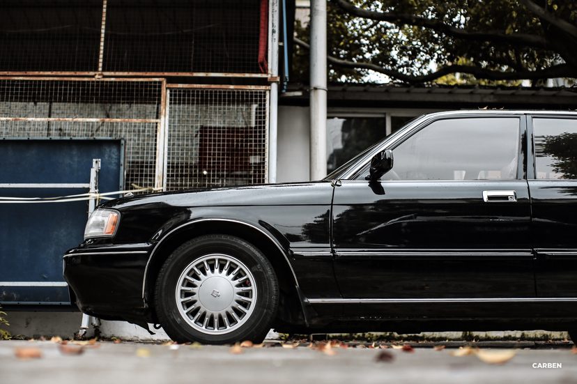 2018款丰田皇冠改装,丰田皇冠3.0老款内饰