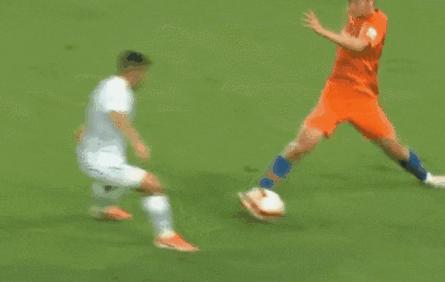 鲁能小将传球成功率96%+“油炸丸子”过人,他会是国足的希望吗?