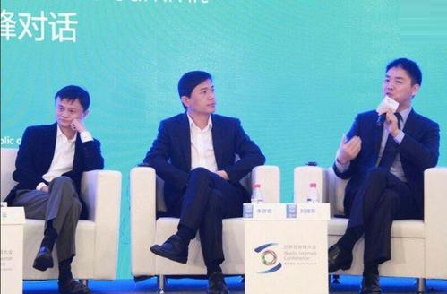 采访中介绍初次见面!马云夸东哥:年轻有为,东哥一句话送回去!