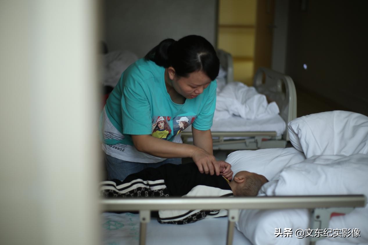 孩子基因突变死了,基因突变孩子光哭