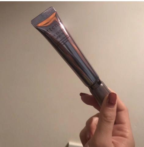 涂了过期的眼霜,抹了五十年的眼霜