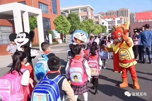 熊孩子报名,盐城小学生学费在哪缴纳