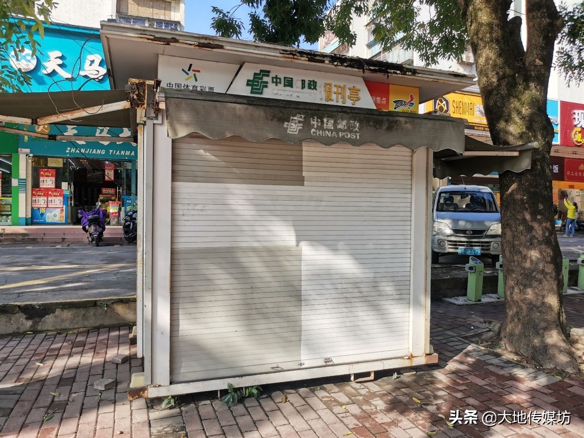 “买空报刊亭”实验背后:倒闭潮中有老人坚守却快被租金“压垮”