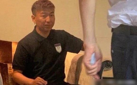 陈羽凡高清照片,陈羽凡踢球