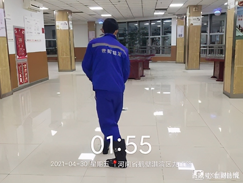 防滑瓷砖下雨了能不能防滑,大板瓷砖和普通瓷砖哪个防滑