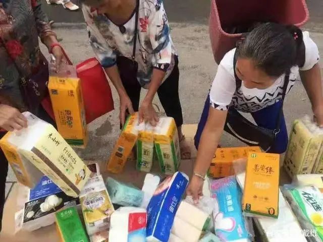 农村摆地摊卖什么最好赚钱,农村市场摆地摊卖什么最好赚钱