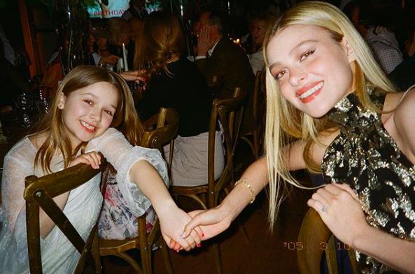 贝克汉姆小七微笑图片,贝克汉姆晒和小七对嘴亲亲合照