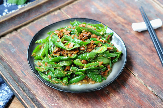 辣椒应该怎么炒才不辣,辣椒和小米辣怎么炒