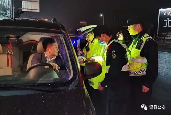 昨夜风雨中，温县路口那一抹“警察蓝”让人无比安全、暖心！