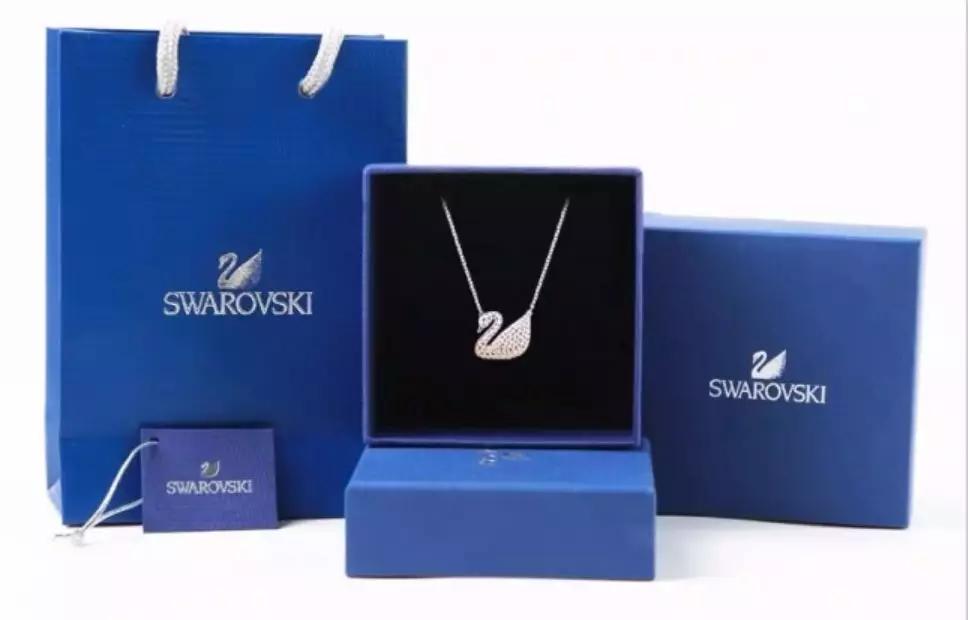 顶级模特的走秀翻车现场,女明星红毯走秀翻车事件