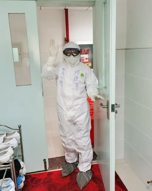 挺身担重任尽职为重症——记曲靖市第二人民医院重症医学科主任缪建章