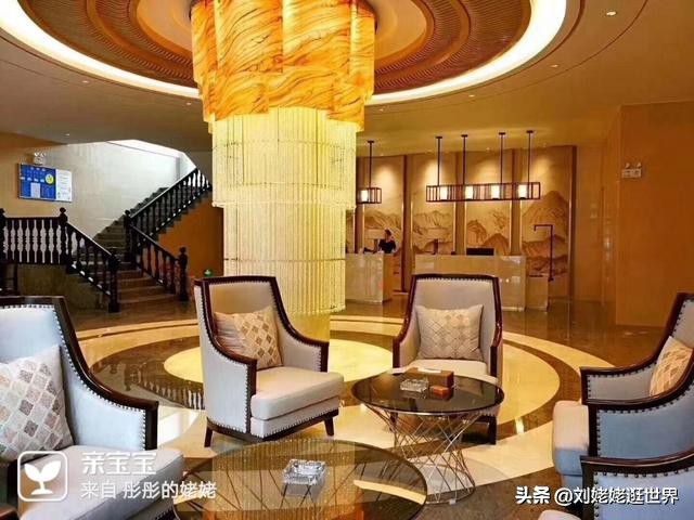 退休老阿姨,独来独往逛世界,靠当试睡员免费住上大酒店~芒市篇