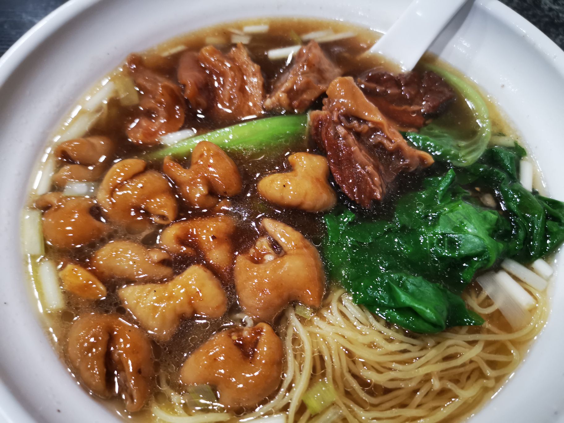 光塔路这家近三十年老面馆，吃到了越秀街坊最爱的牛三星和牛腩面