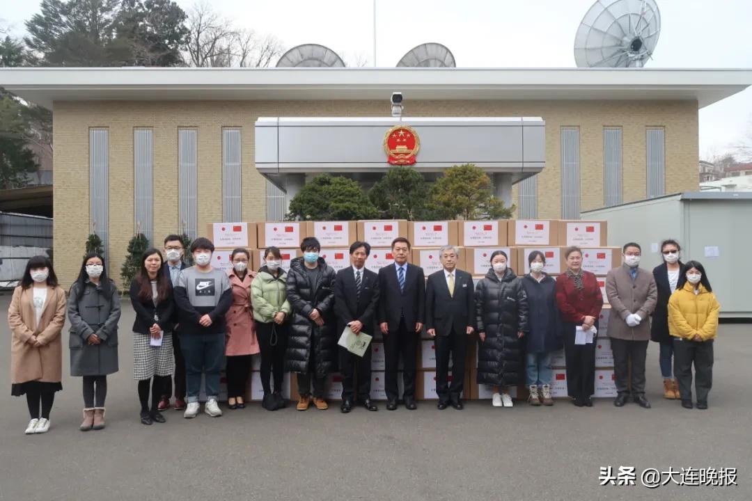 致敬大连最美守护者,大连致敬抗疫英雄图片