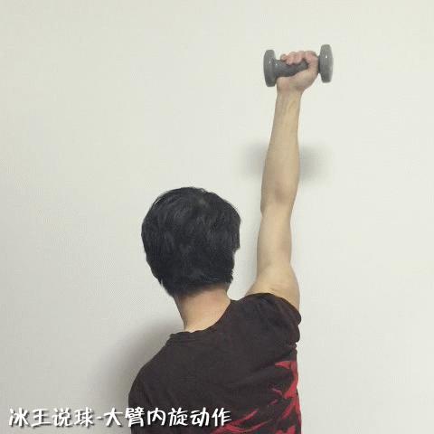 羽毛球正反手跨步跳球的挥拍动作,羽毛球挥拍技巧以及注意事项