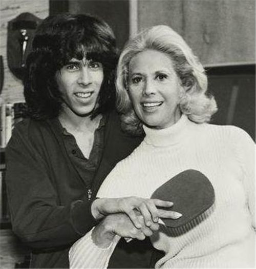 49年前，一美国人在日本上错车，却改写了中国历史，他到底做了啥