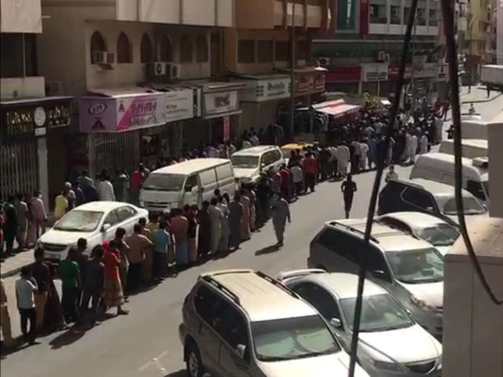 在迪拜淘金的华人：被疫情重创，想回国又怕被骂“千里投毒”