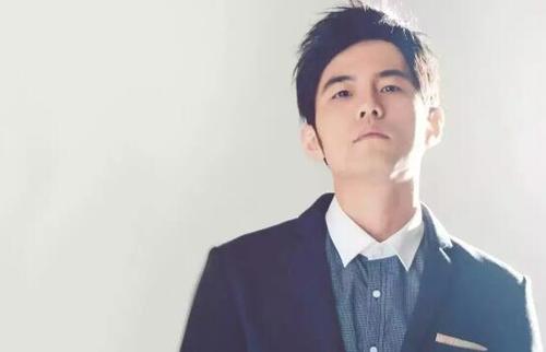 梅西C罗统治足坛这么多年,阻碍足球发展?就像周杰伦一样不背锅