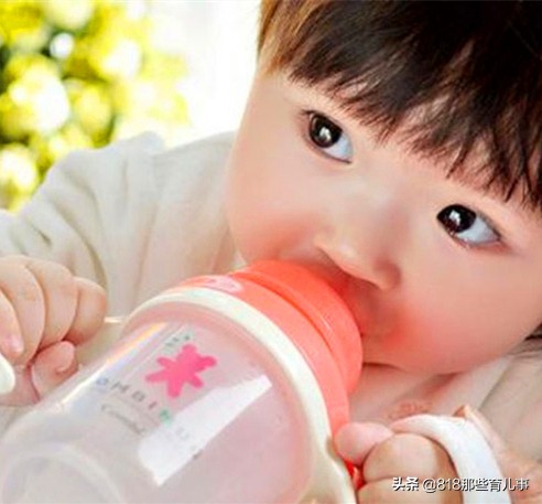 宝爸新生儿育儿知识,什么情况下需要给新生宝宝喝水呢