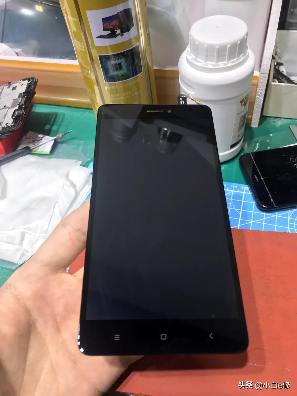 粉丝35块钱买了外屏，打算自己换，最后还是放弃了，发给我修了