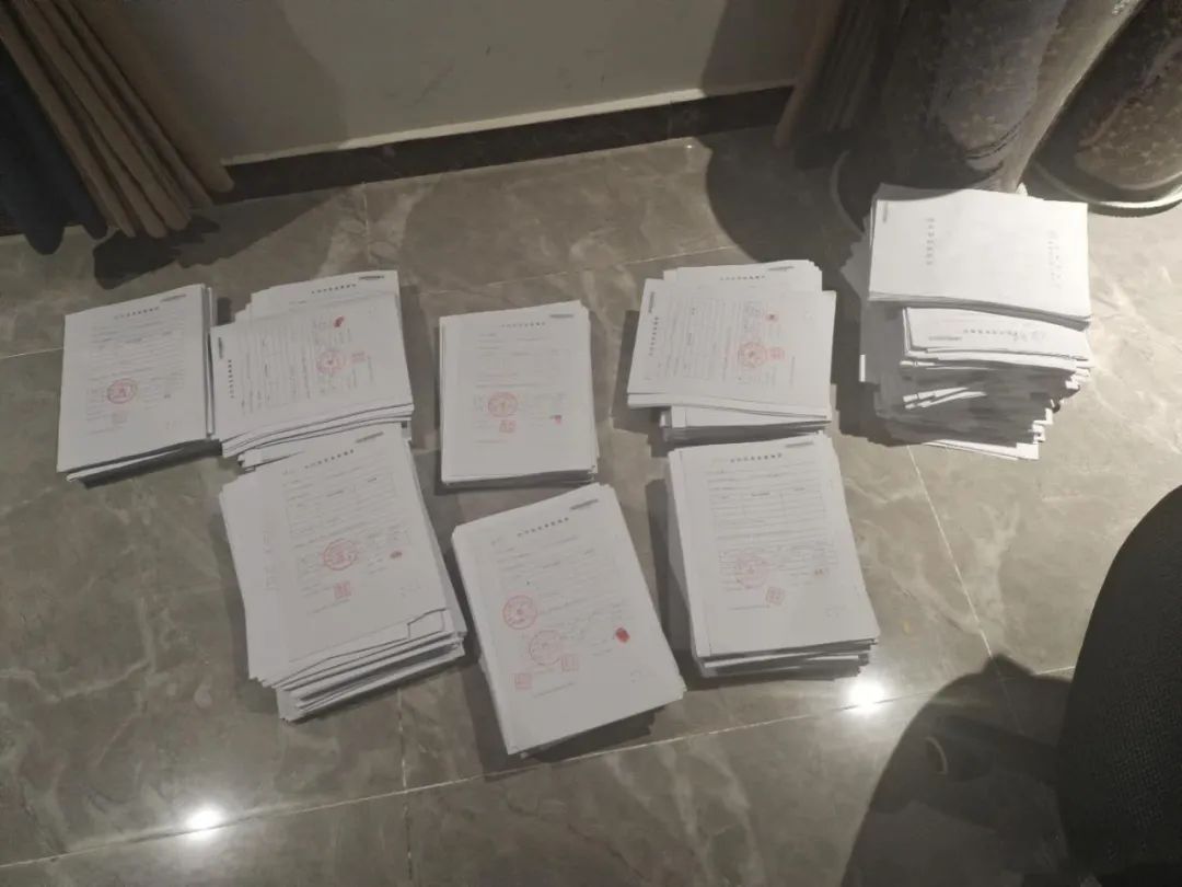 站在郑州这座烂尾楼下,抽了半小时烟