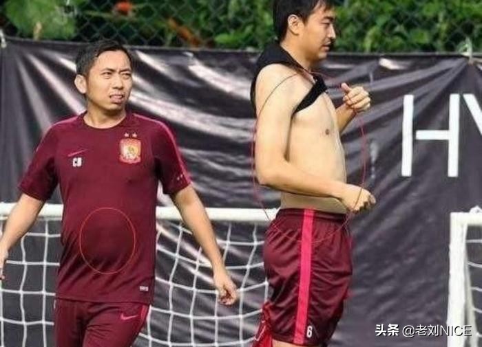 女篮mvp颁奖,女篮mvp李梦场边换战袍