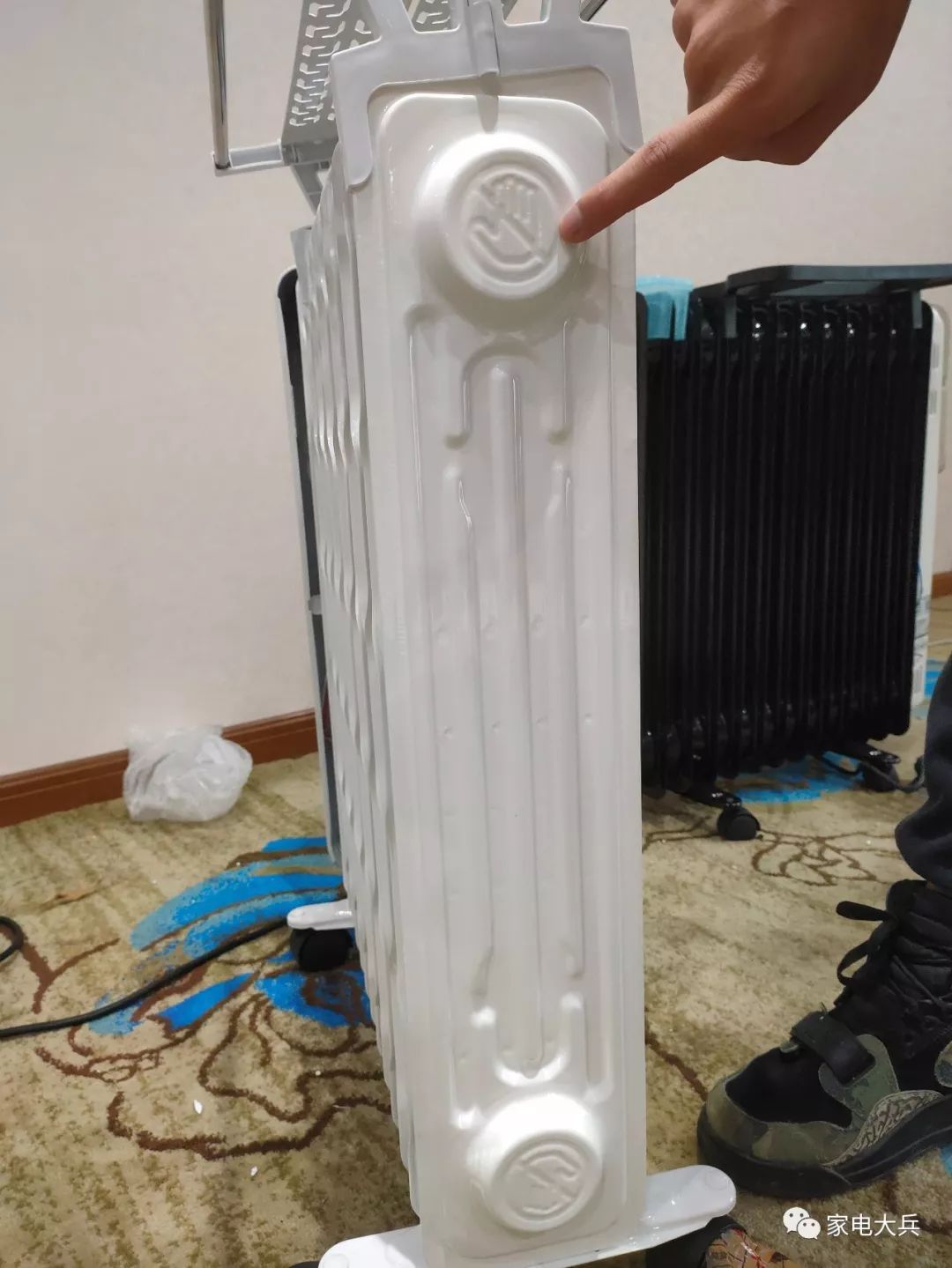 格力电热油汀取暖器拆解测评,美的油汀和先锋取暖器哪个好