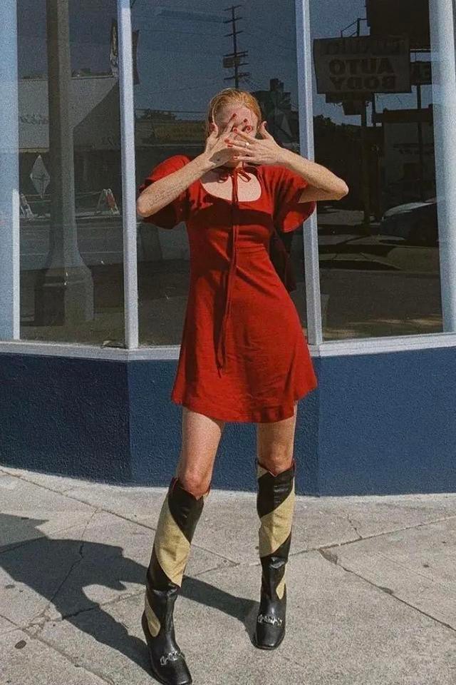 夏天穿的靴子时尚版穿搭,谁说夏季不能穿长靴