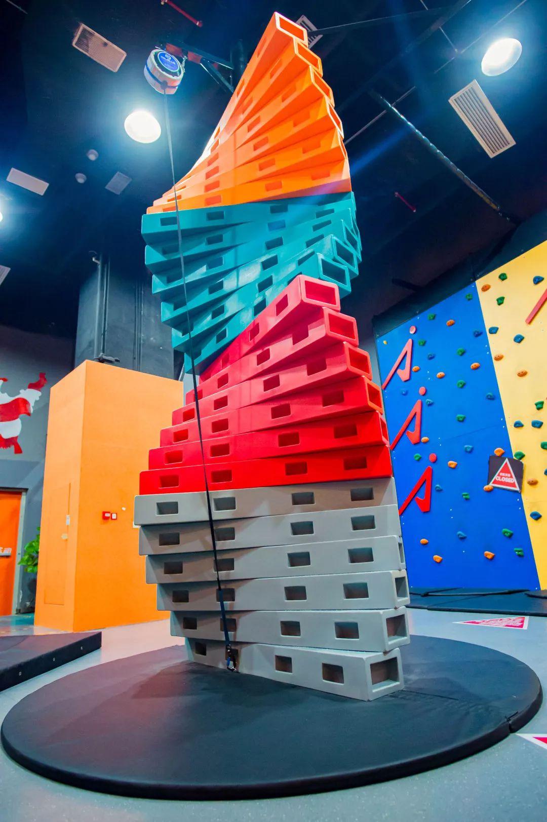 滑滑梯和蹦床乐园,弹力空间蹦床滑梯