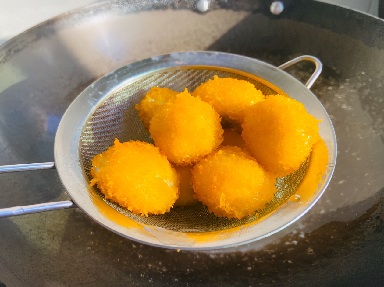 炸汤圆之前用不用把汤圆煮熟,炸汤圆用化开吗