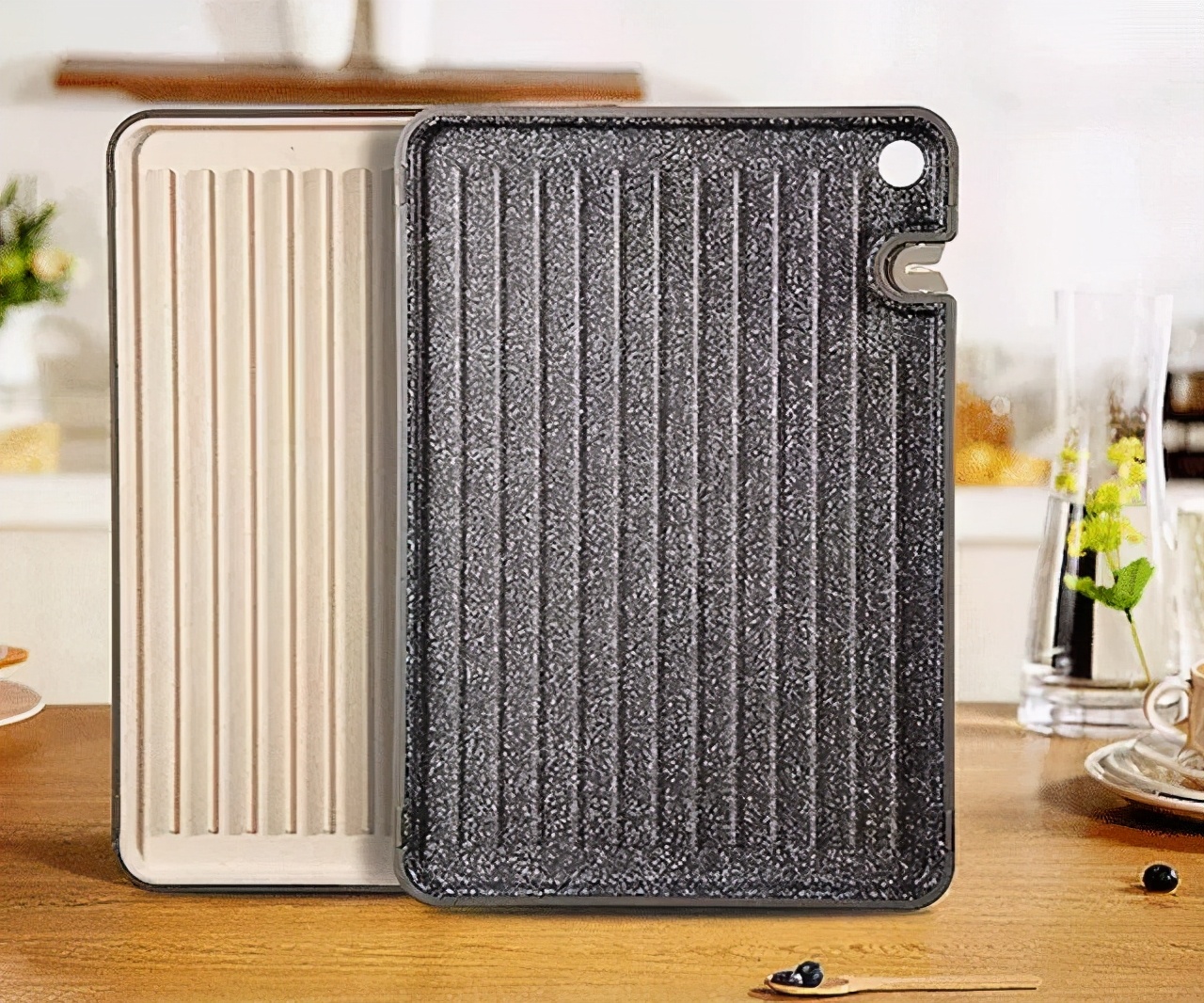 用了2000年的木菜板，被一块多功能菜板改变，不会发霉更抗菌