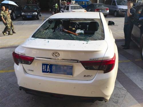 车玻璃需要贴防爆膜和太阳膜吗,汽车玻璃有必要贴防爆膜吗