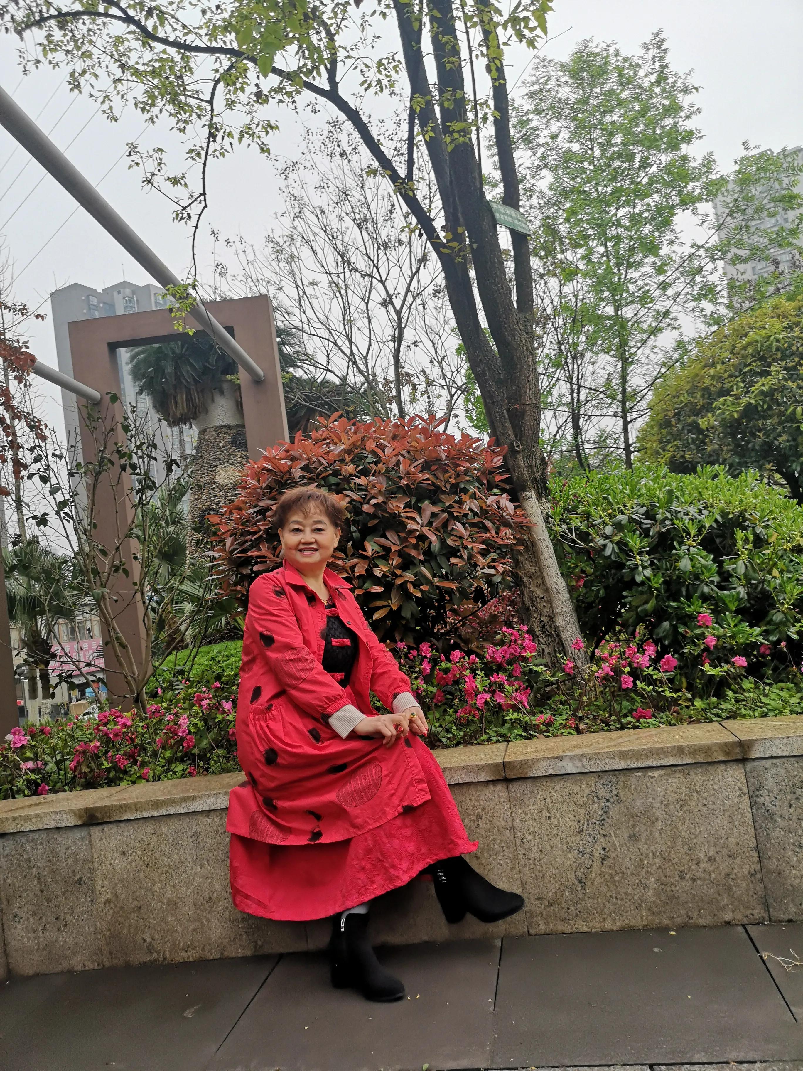 春游和姐妹踏青,春游踏青姐妹拍照