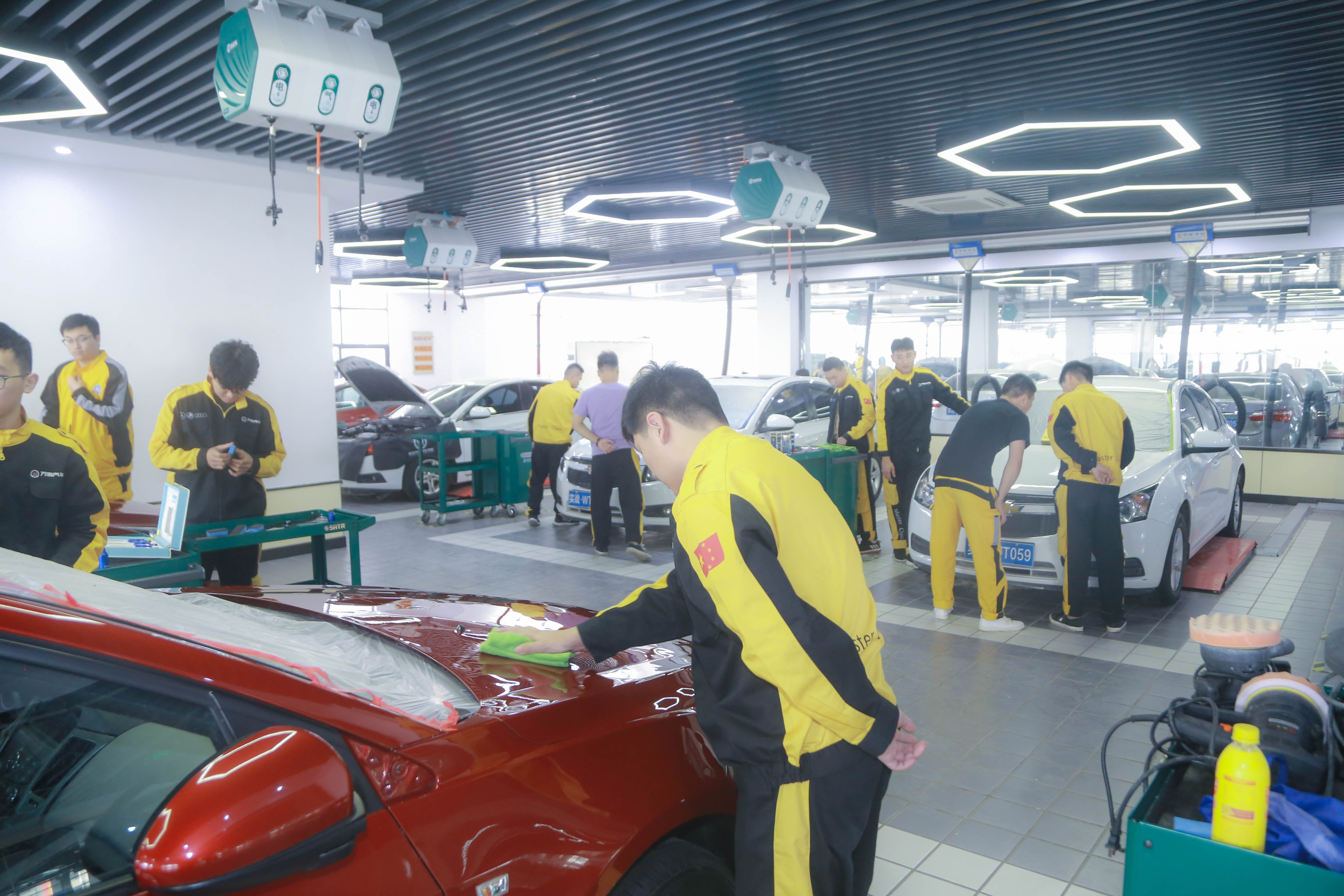 有必要镀膜镀晶吗,新车有没有必要做镀膜或者镀晶