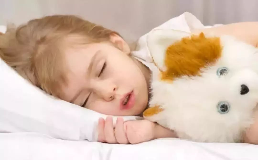 宝宝睡觉老是流口水是怎么回事,宝宝睡觉总流口水是怎么回事