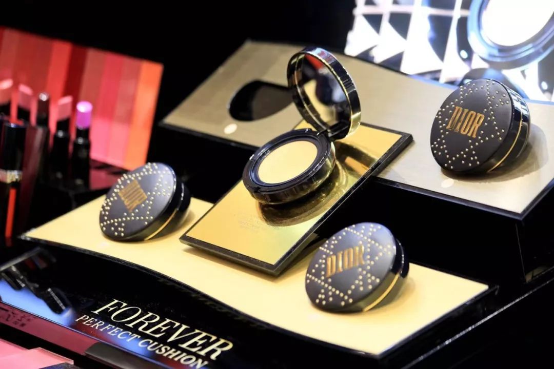 探店好看的衣服都在这里,探店逛美妆