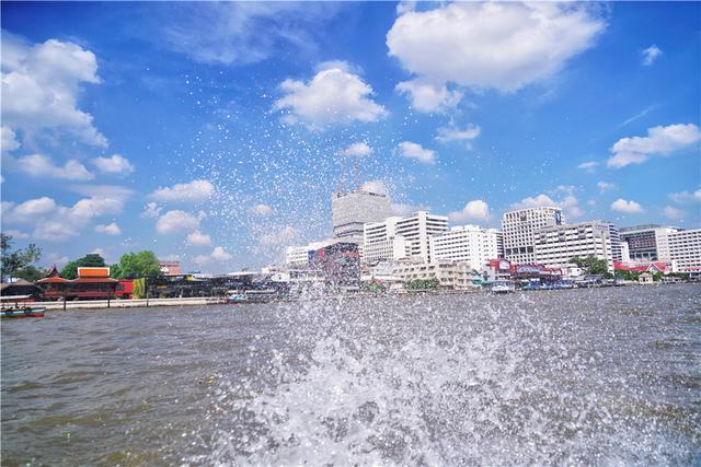 曼谷逛哪里,曼谷最大的鲜花市场